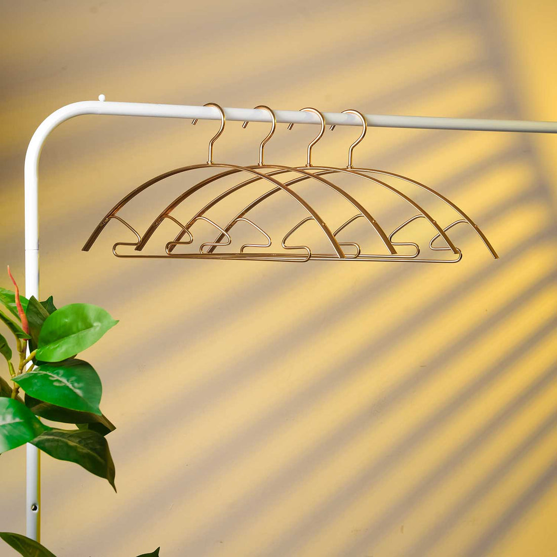 Luxury Finish Gold Aluminium Hanger